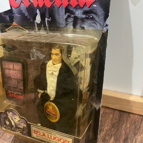 Bela Lugosi Dracula Action Figure - Picture 8 of 9